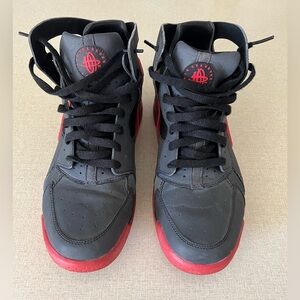 Men’s Air Huarache sneaker. Mens size 10.5